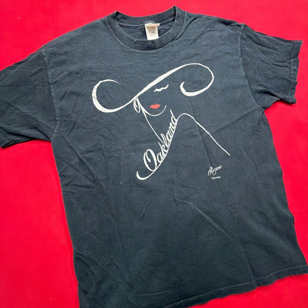 Vintage Fruit of the Loom Oakland Ms Bourgeois Graphic T-Shirt Black XL Y2K